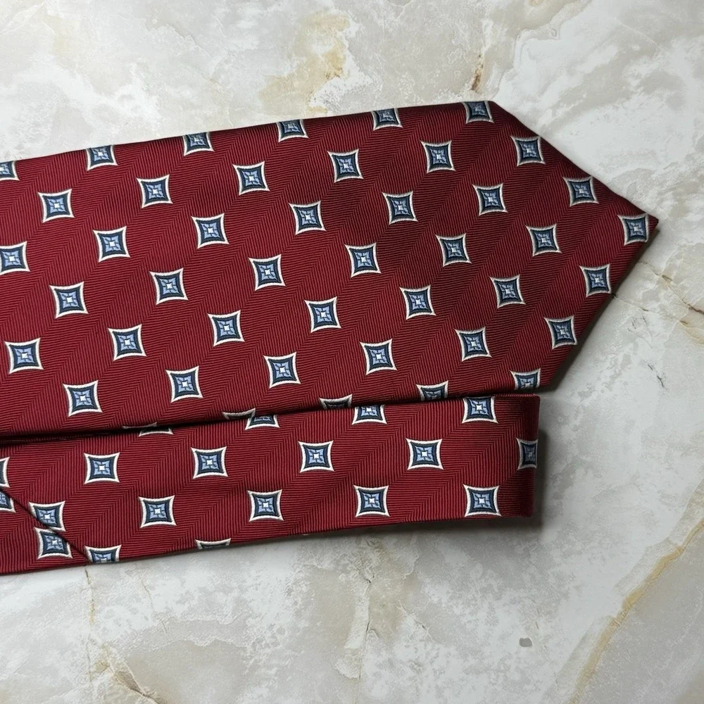 NWOT Jos. A. Bank Silk Tie Navy Blue White 3 5/8